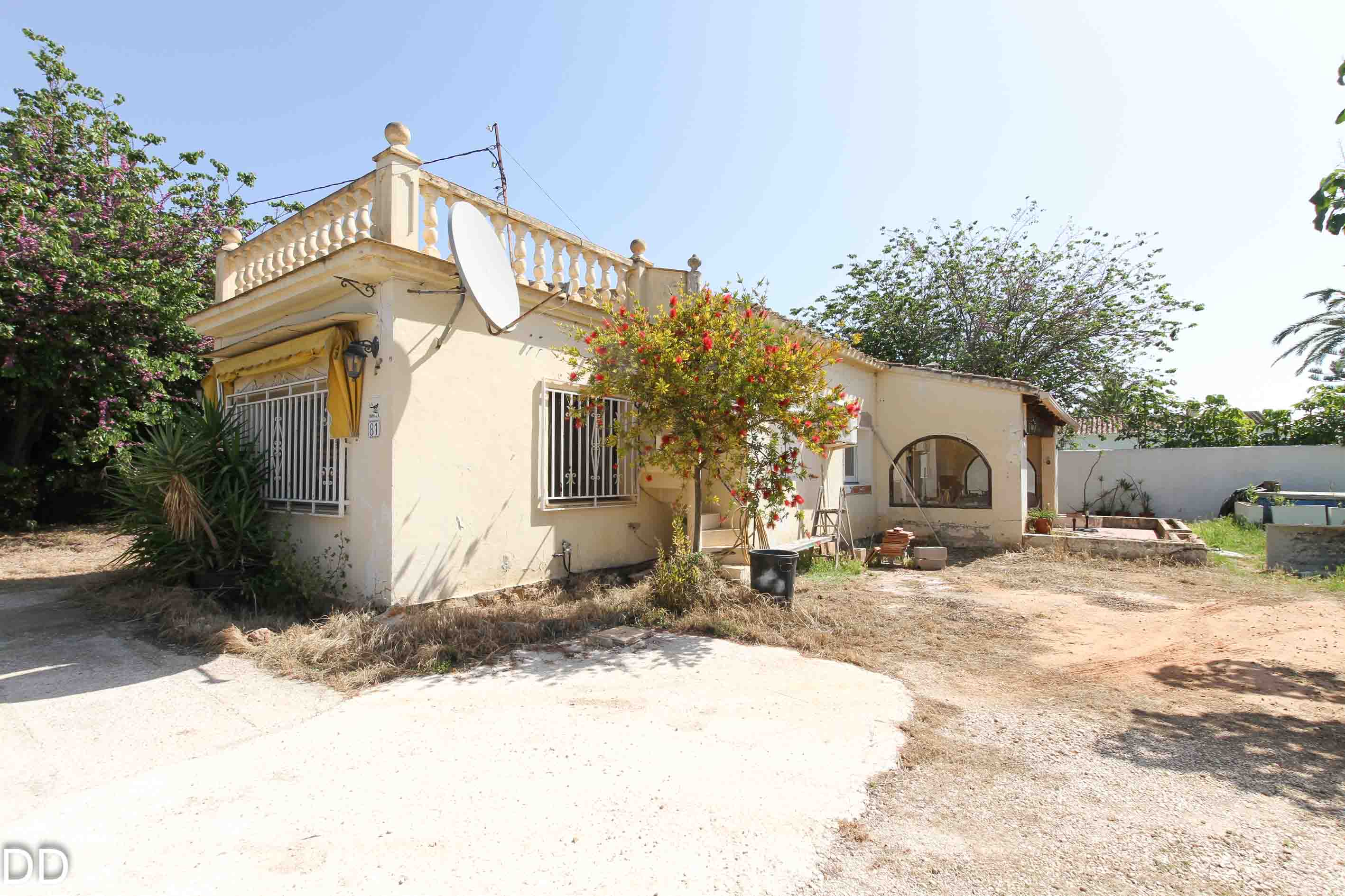 Rustikales Anwesen zum Verkauf in La Xara